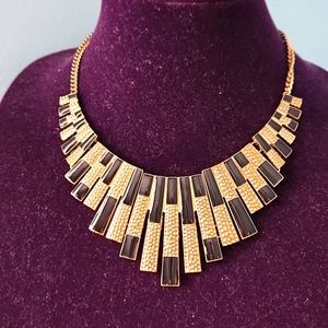 Statement necklace black and gold
